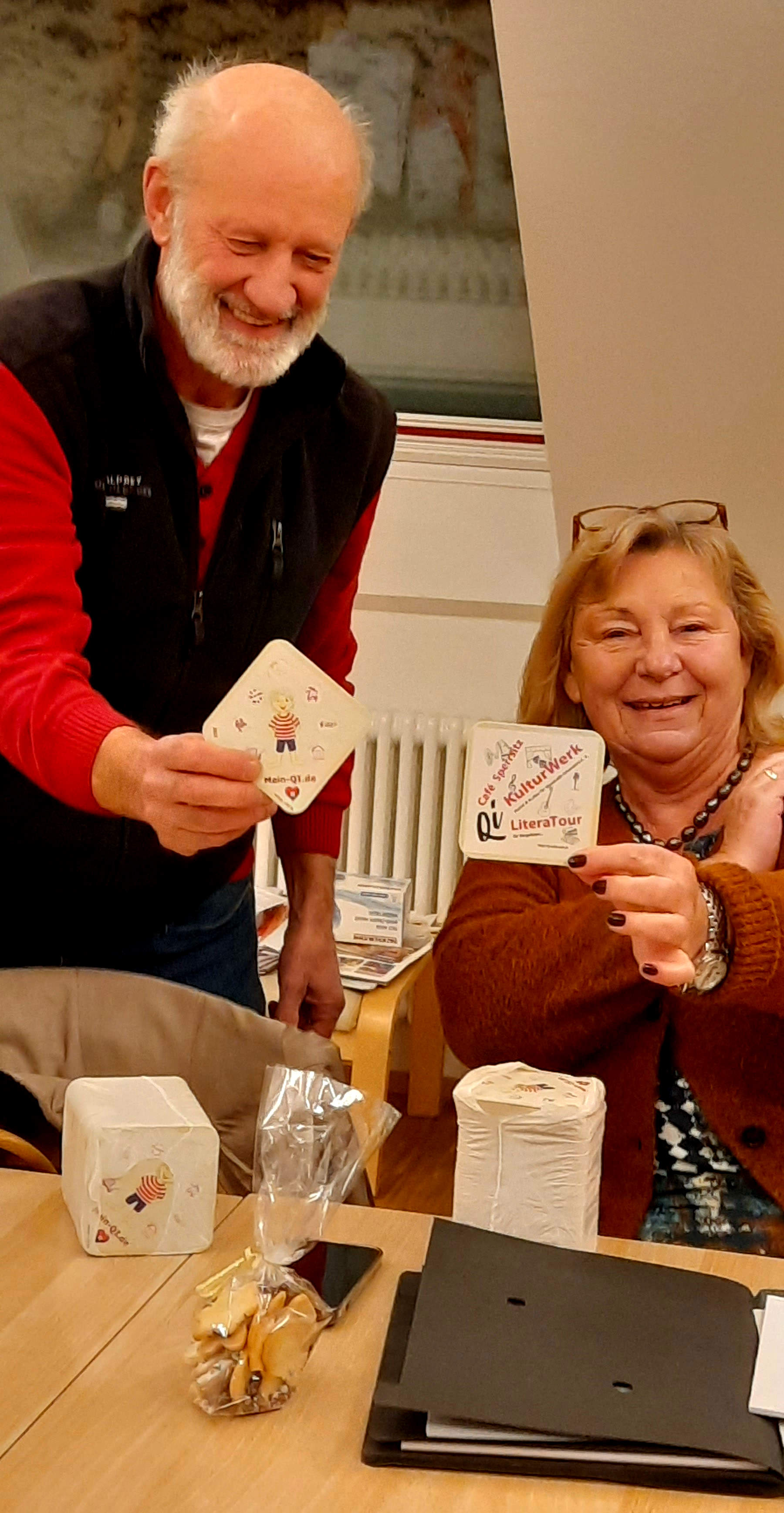 2022 12 QI Deckelchenuebergabe 01