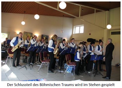 Der Schlussteil des B&ouml;hmischen Traums wird im Stehen gespielt