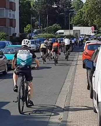 2023 06 QI faehrt Rad 04